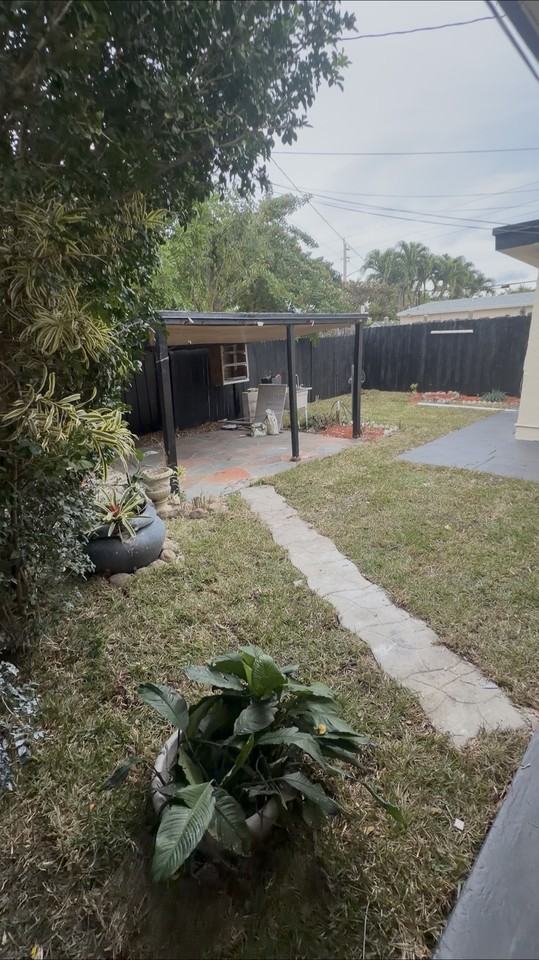 531 Ne 58th St #3 - Photo 6 of 6