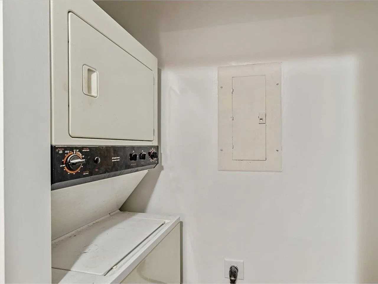 301 Hildred Dr - Photo 5 of 20