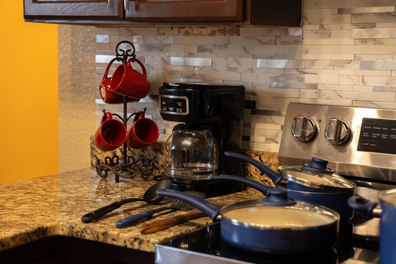 306 Washington St - Photo 4 of 19