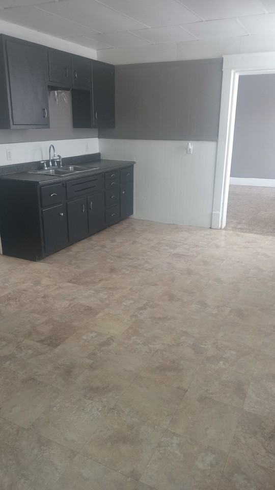 1608 Poplar St - Photo 3 of 13