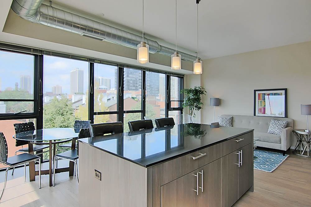 208 W Scott St - Photo 2 of 11