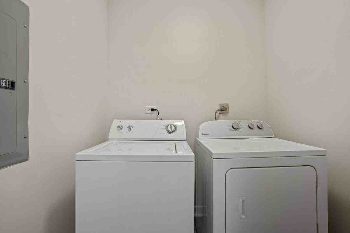 1295 S Michigan Ave - Photo 5 of 13