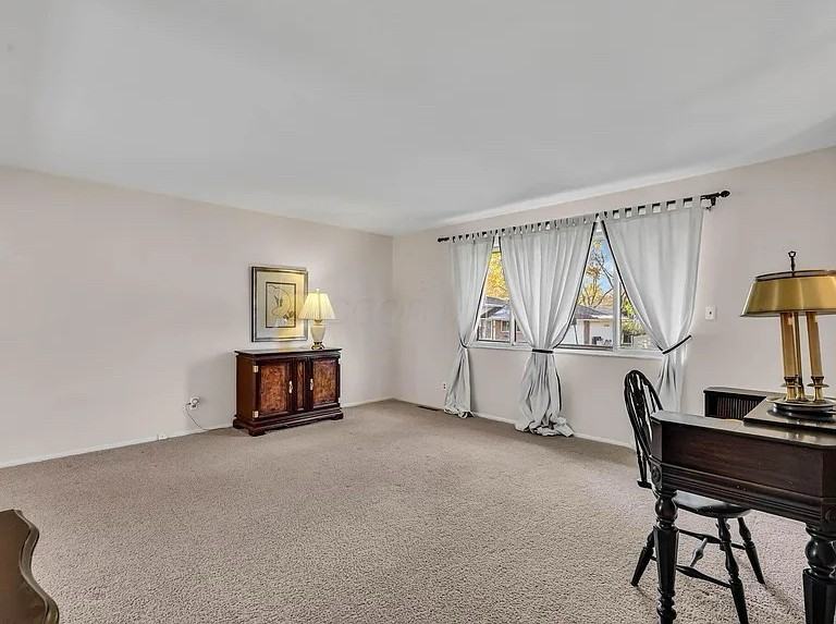 300 Brookhaven Dr E - Photo 2 of 20