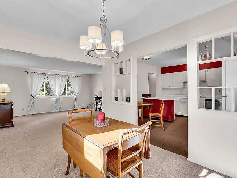 300 Brookhaven Dr E - Photo 4 of 20