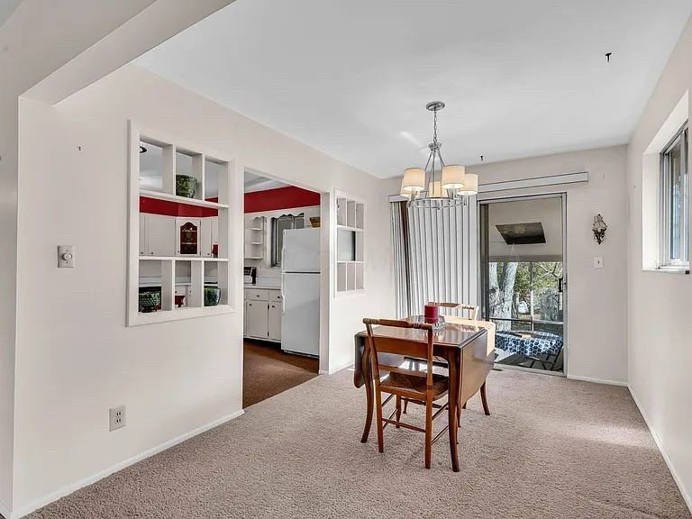 300 Brookhaven Dr E - Photo 7 of 20