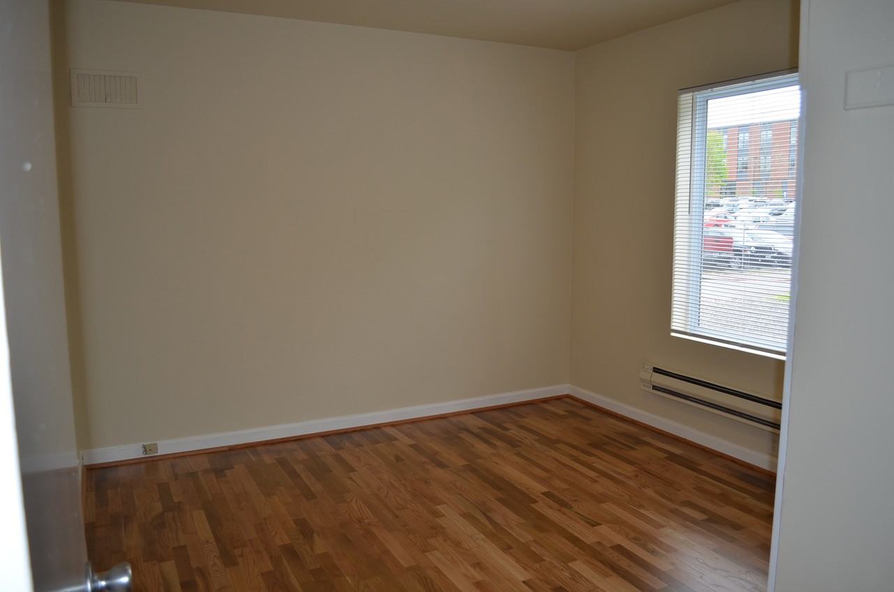 1202 18th St - Photo 4 of 14