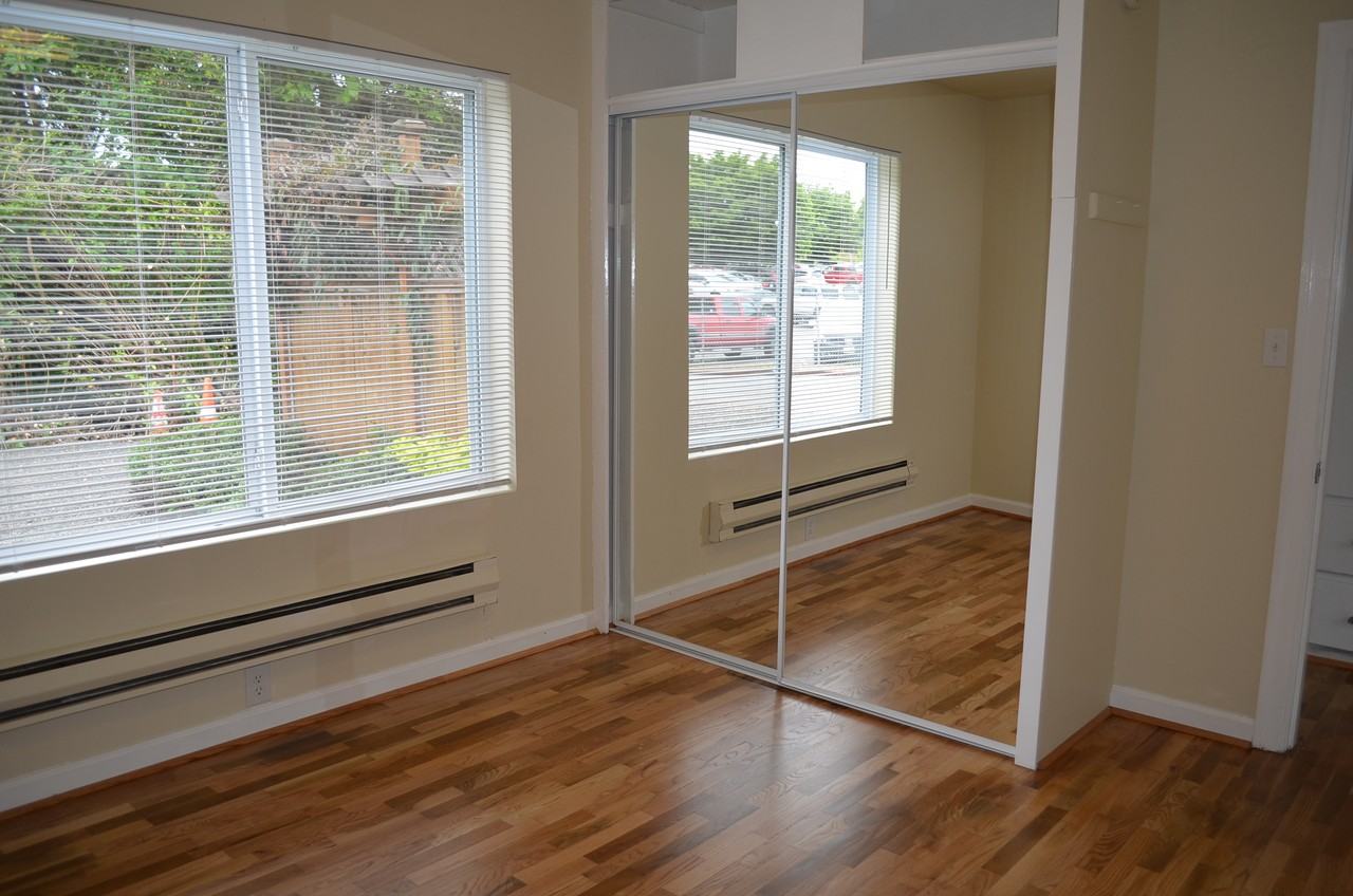 1202 18th St - Photo 5 of 14