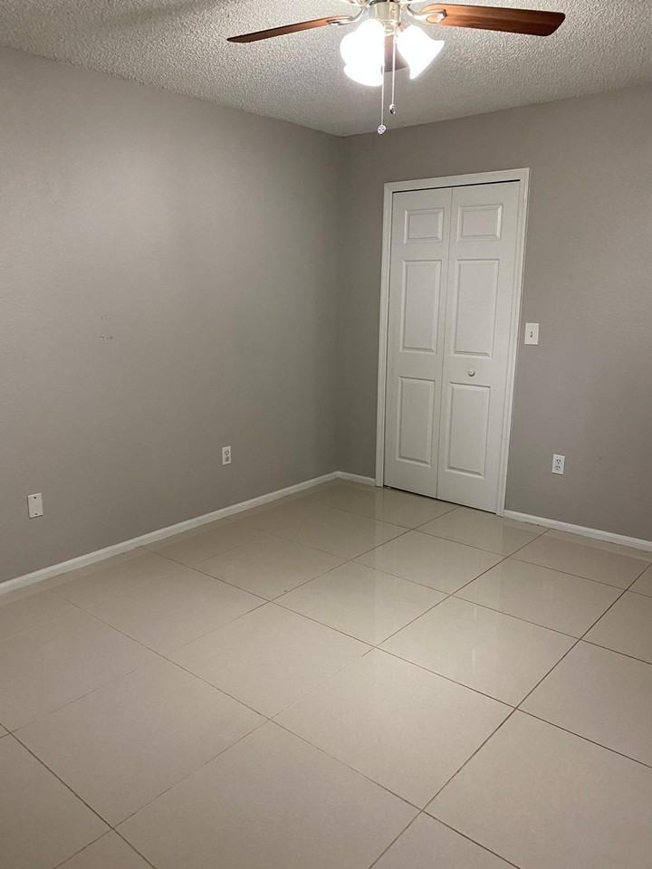 5124 Park Central Dr #517 - Photo 2 of 11