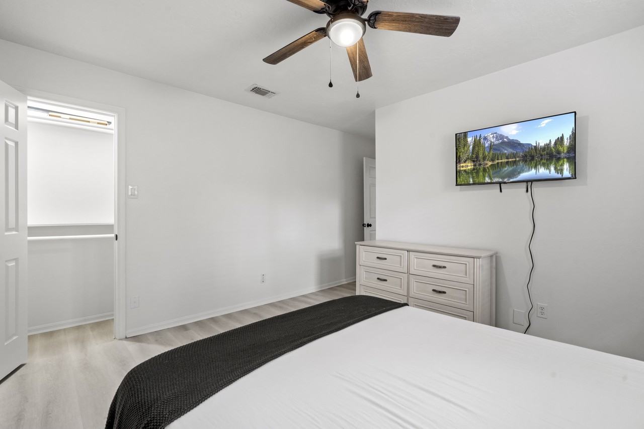 604 Lochnell Dr - Photo 7 of 20