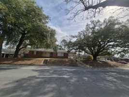 featured image of 1802 S Elm St