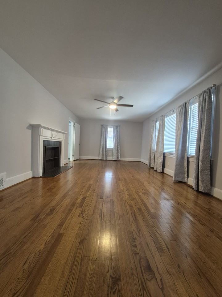 1802 S Elm St - Photo 6 of 17