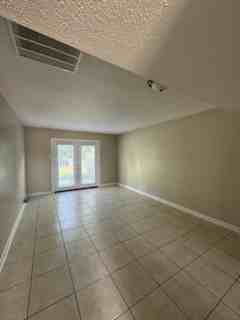 13706 Goodwood Blvd #13706 - Photo 7 of 10