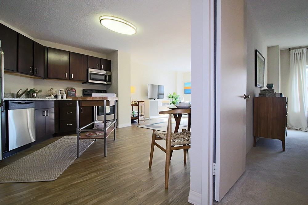 11 W Chestnut St - Photo 2 of 6