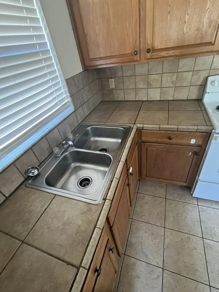 1240 Josephine Street - Photo 5 of 12