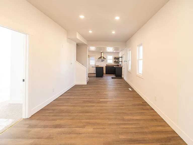 2102 Morton Ave - Photo 3 of 10