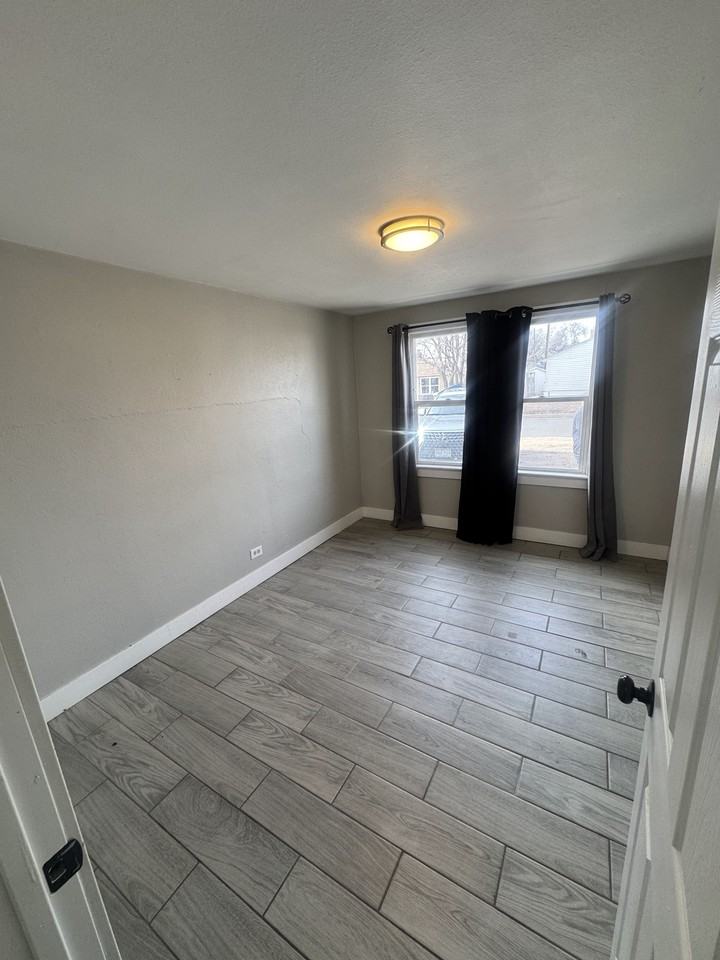 7384 Oneida Dr - Photo 3 of 9