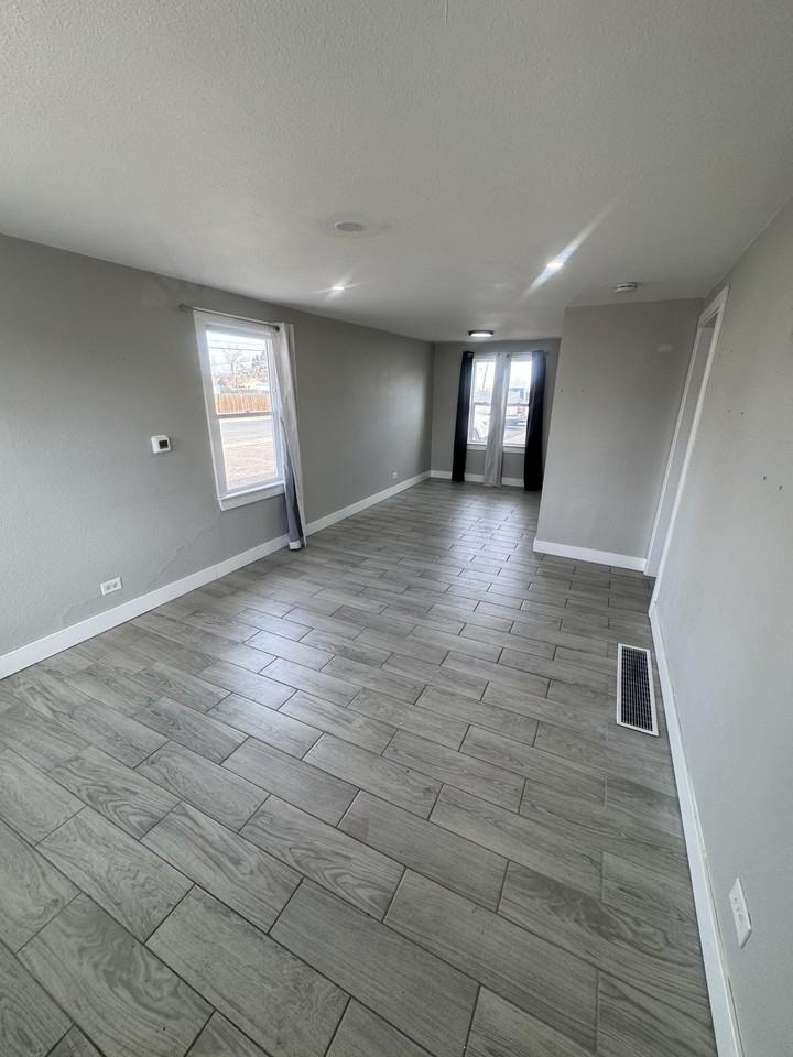 7384 Oneida Dr - Photo 4 of 9