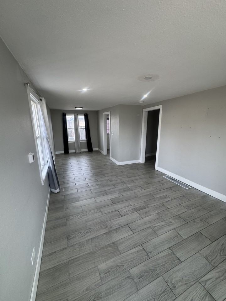 7384 Oneida Dr - Photo 5 of 9