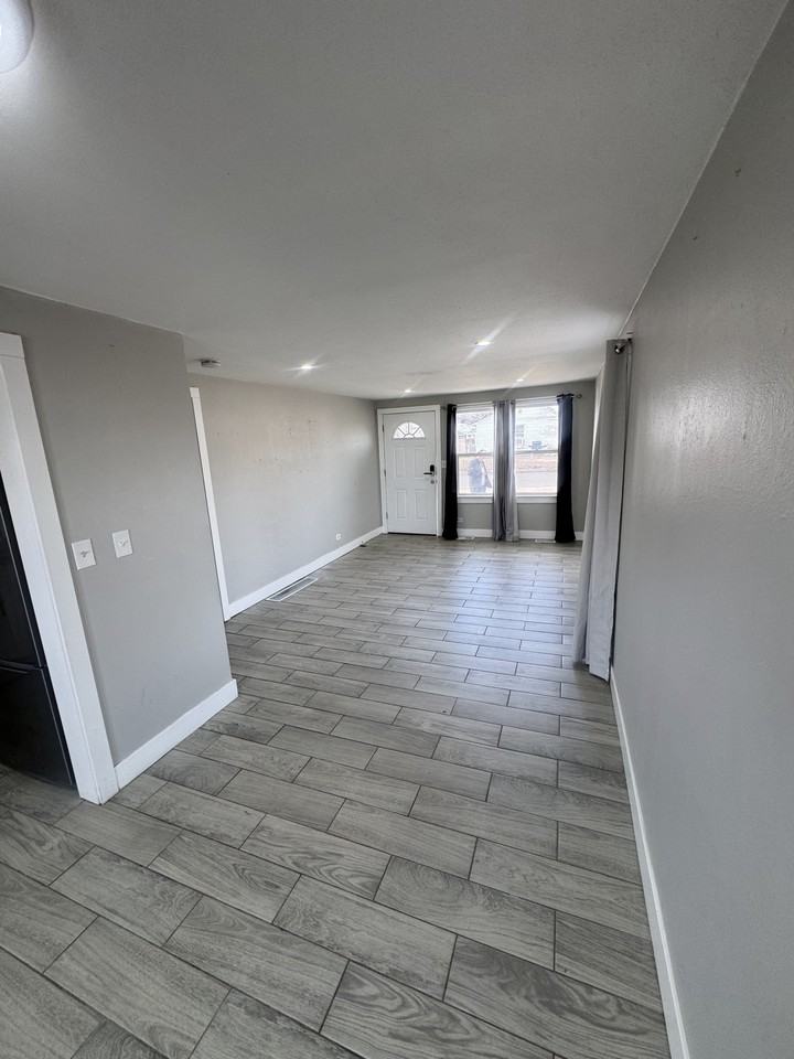 7384 Oneida Dr - Photo 6 of 9