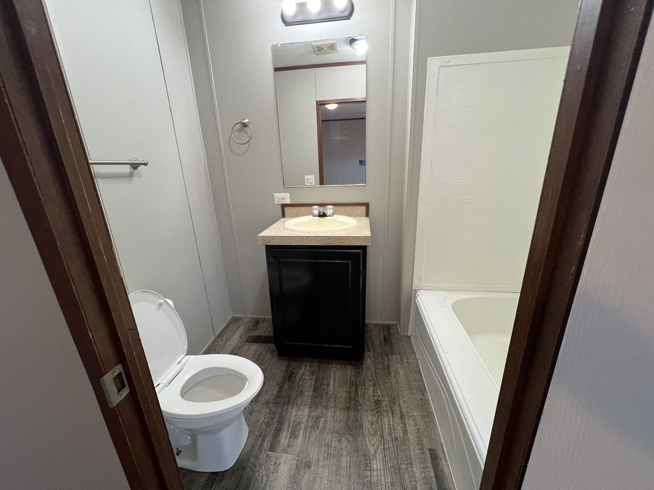 66 Peach St - Photo 3 of 12