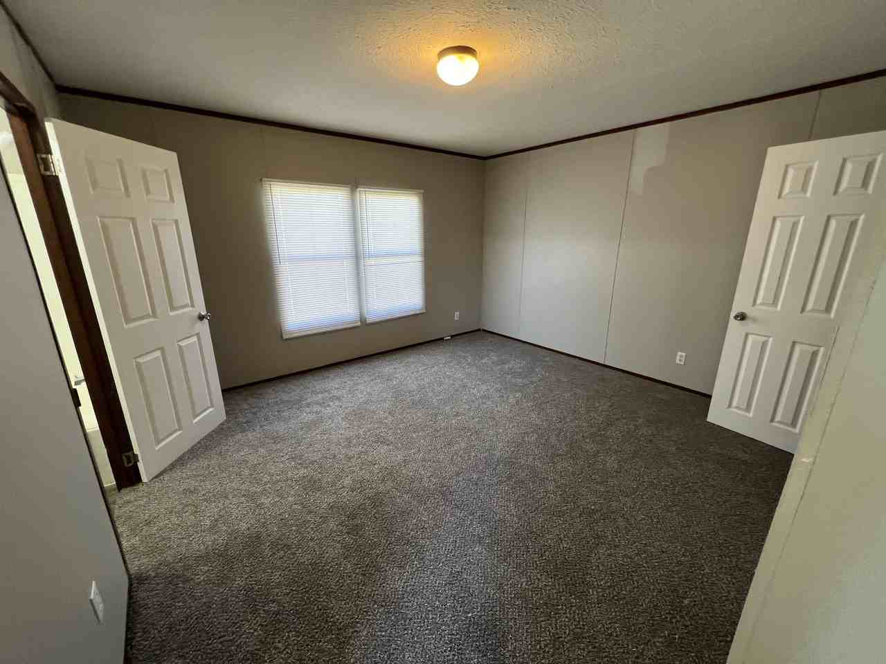 66 Peach St - Photo 5 of 12