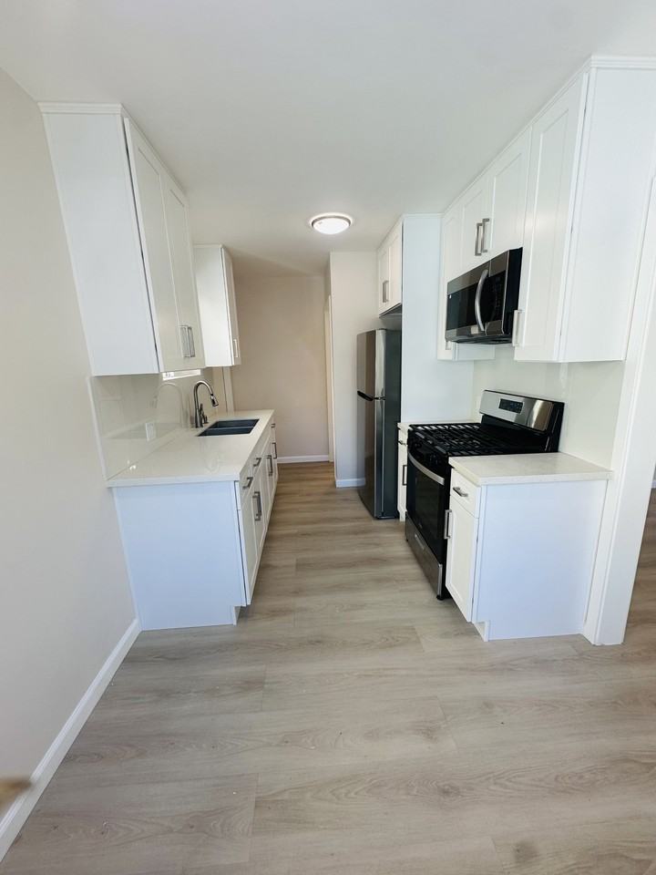 325 E Verdugo Ave #D - Photo 2 of 4