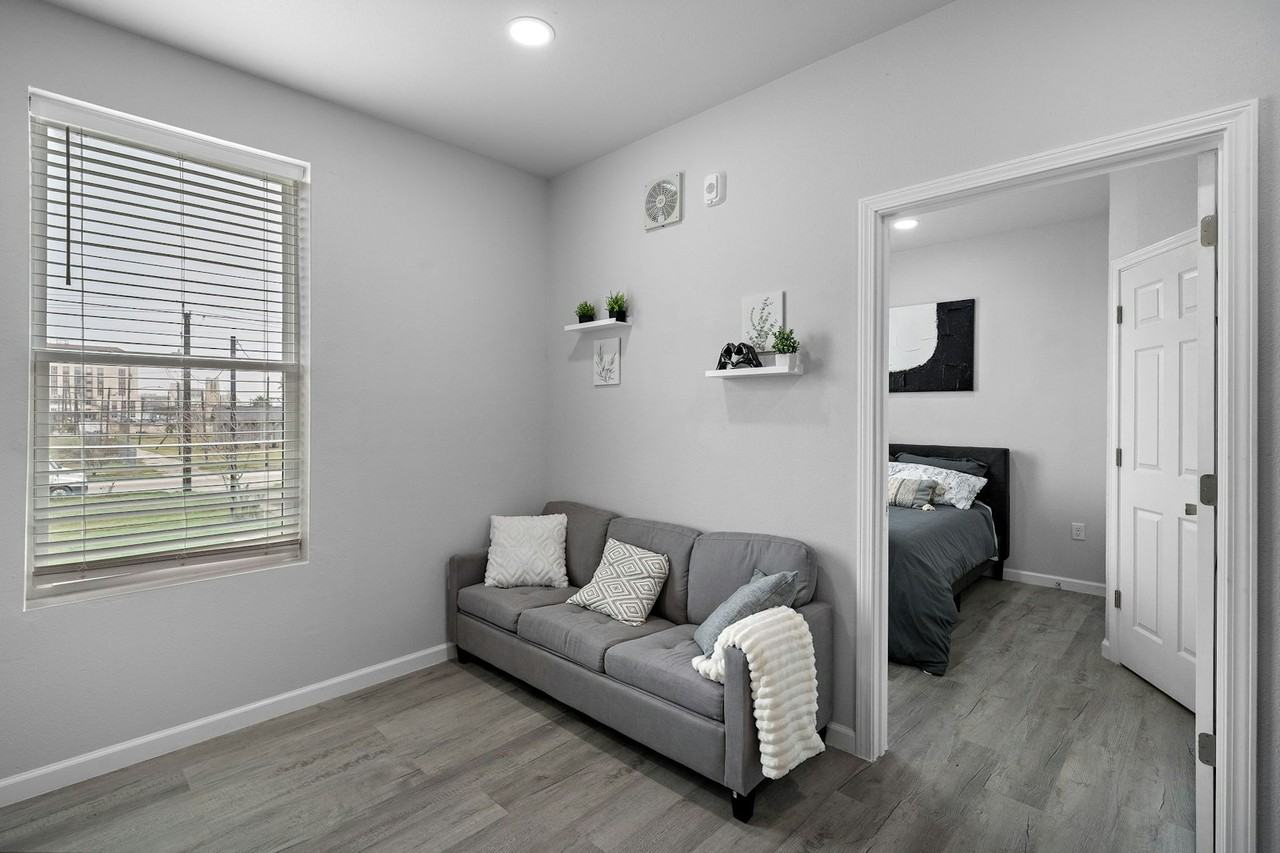 2813 Church St, Unit D - Photo 3 of 14