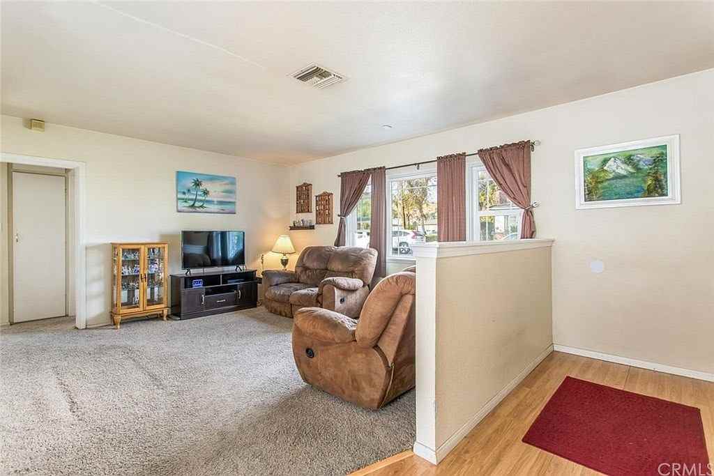 581 West 29th Street - Photo 2 of 10