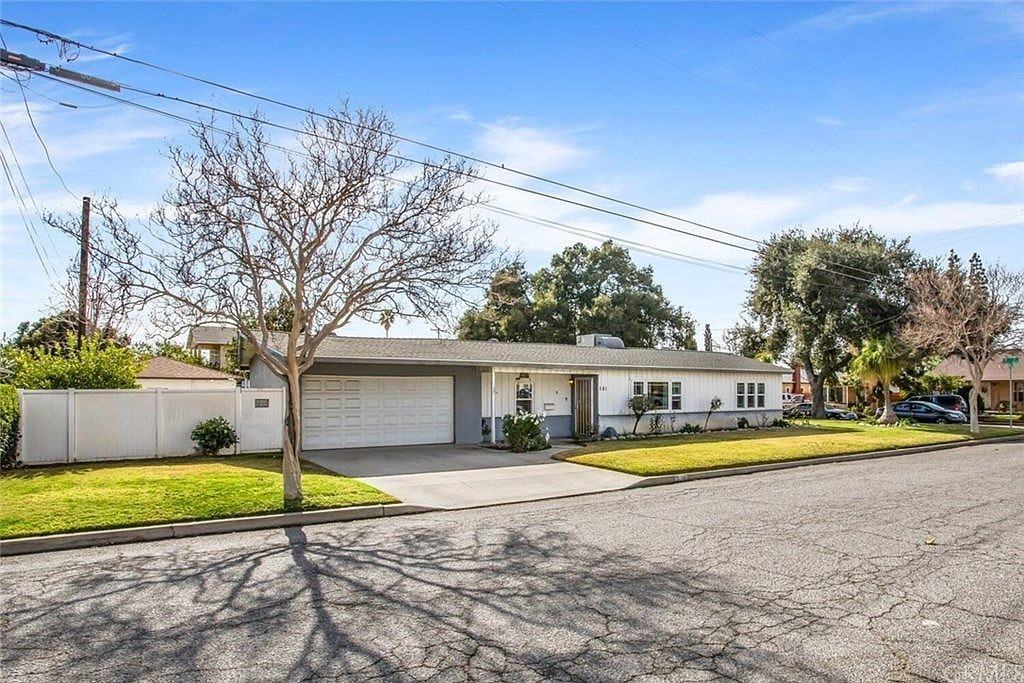 581 West 29th Street - Photo 4 of 10