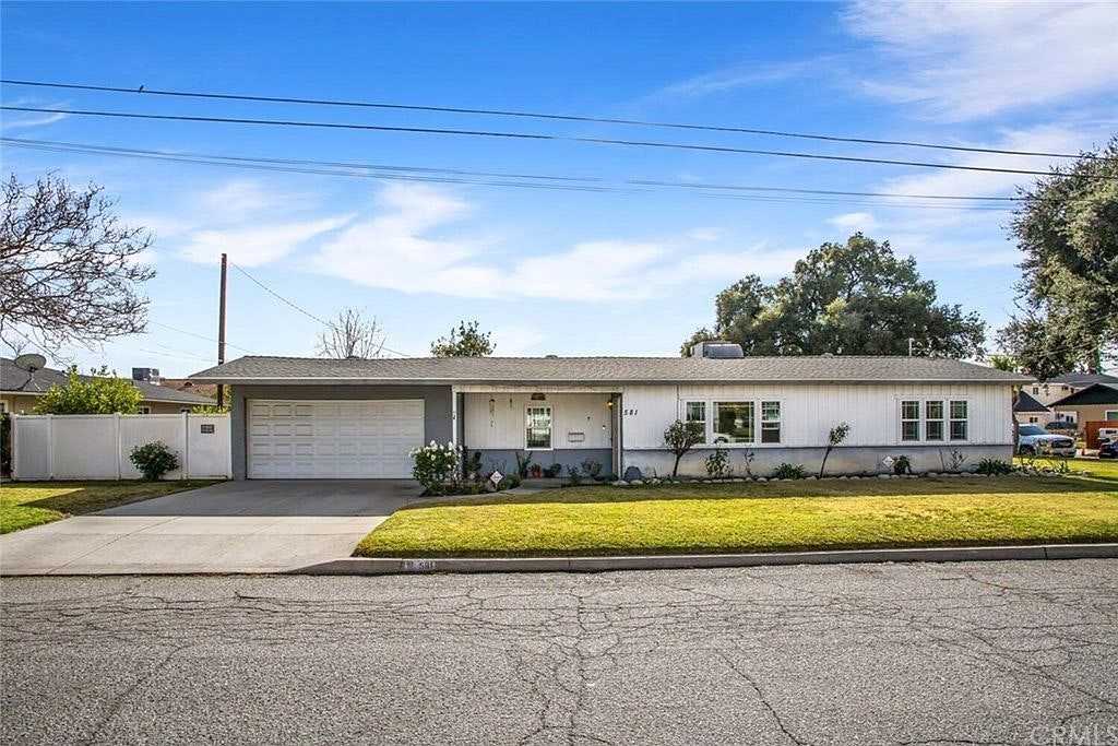 581 West 29th Street - Photo 6 of 10