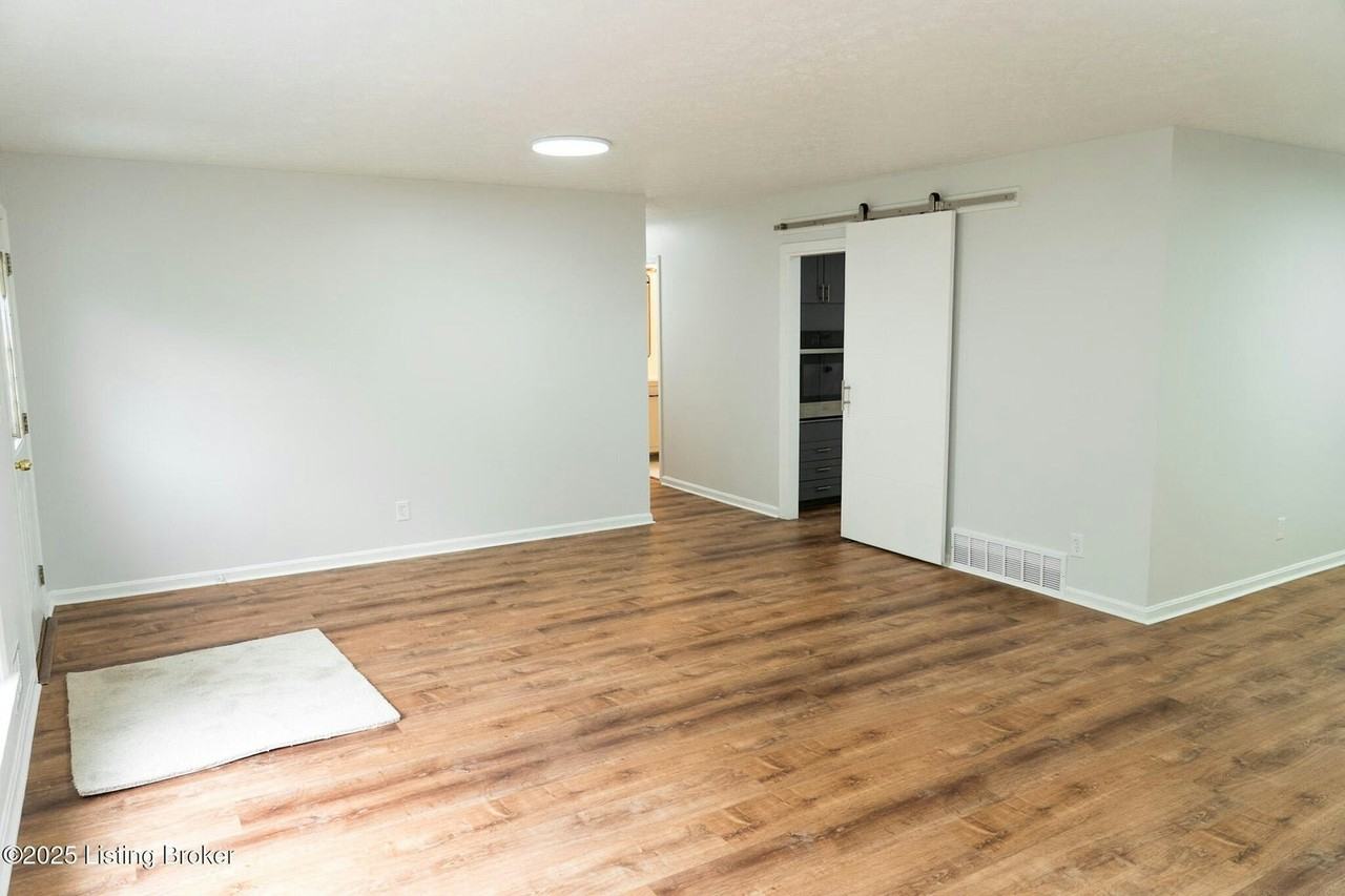 2702 Ballad Boulevard - Photo 7 of 19