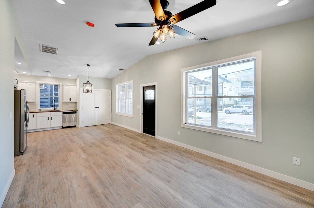 617 East Locust Street, Unit 1 - Photo 4 of 18