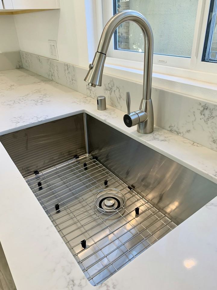 2221 Glendon Ave - Photo 5 of 22