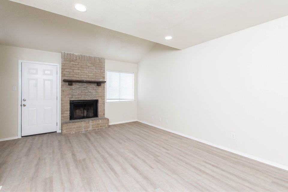 3212 Trenton Drive, Unit B - Photo 4 of 14