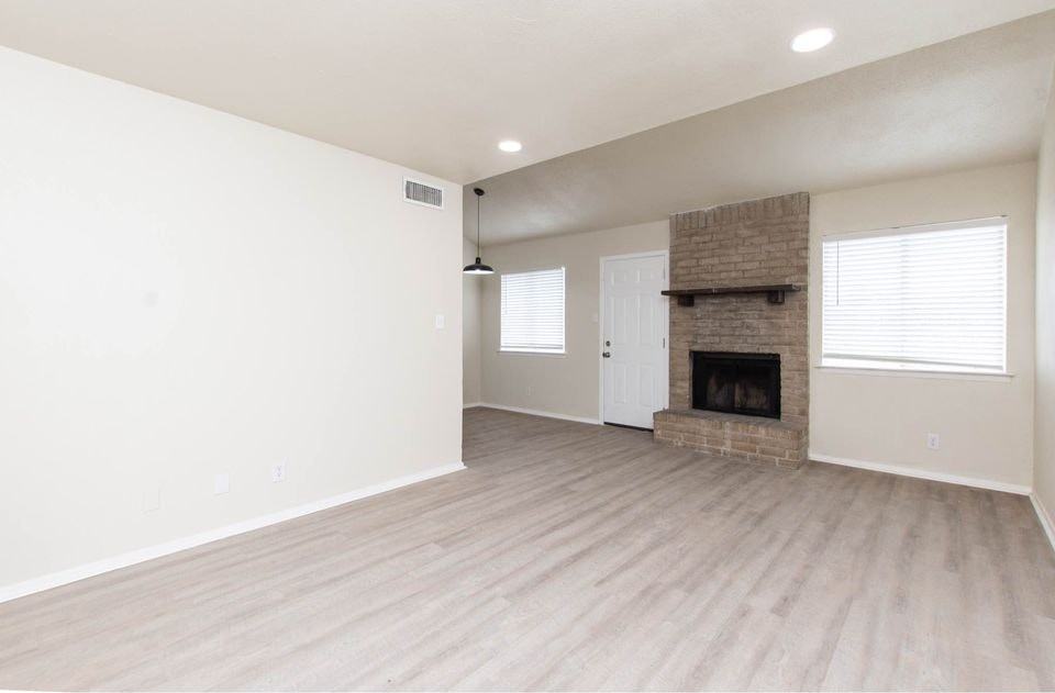 3212 Trenton Drive, Unit B - Photo 5 of 14