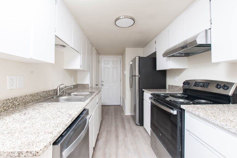 3212 Trenton Drive, Unit B - Photo 7 of 14