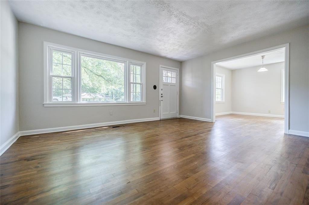 1716 Beacon Hill Blvd NE, Unit 1 - Photo 3 of 20
