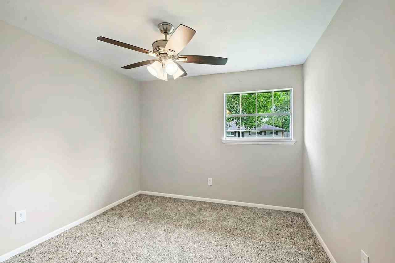 5815 Effingham Dr - Photo 2 of 12