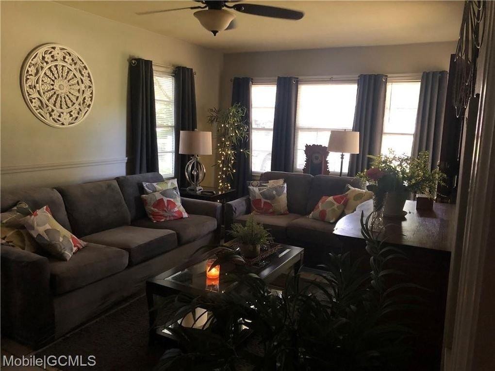 55 Thompson Boulevard - Photo 3 of 8