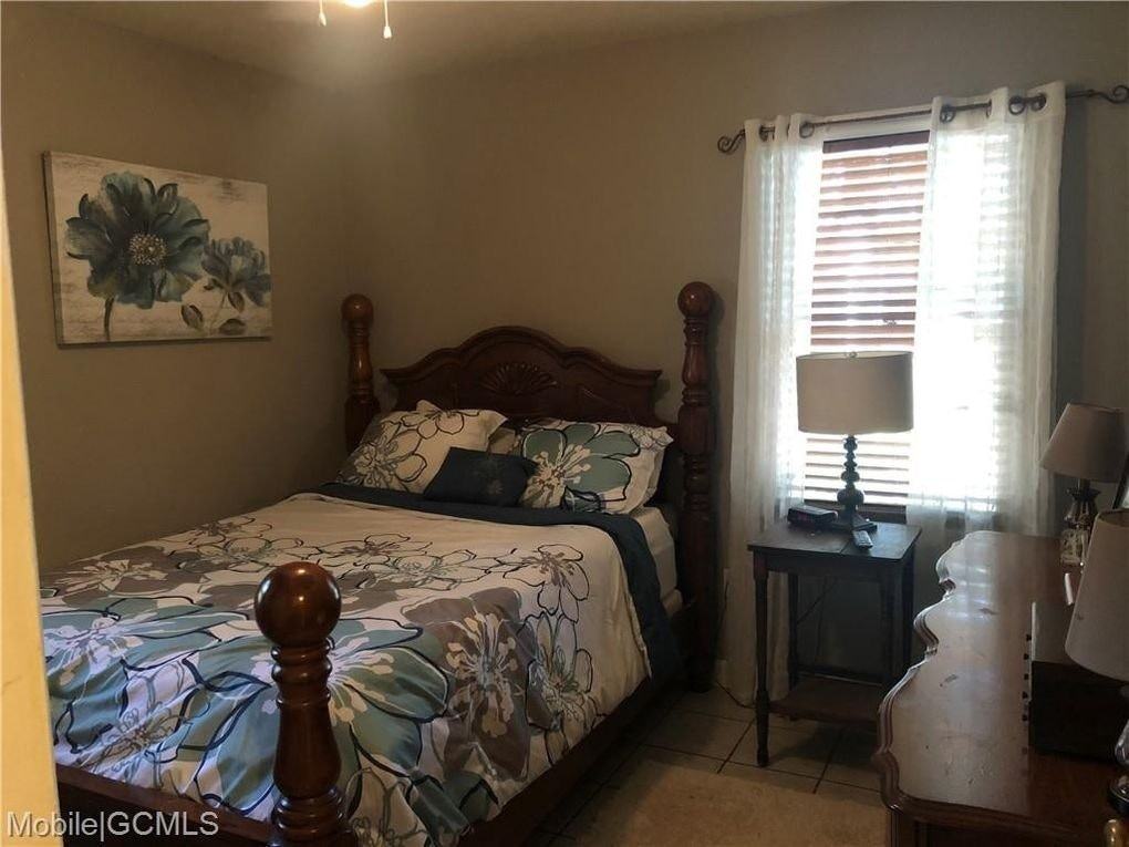 55 Thompson Boulevard - Photo 6 of 8