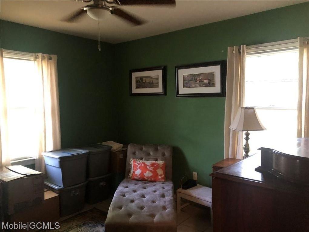 55 Thompson Boulevard - Photo 7 of 8