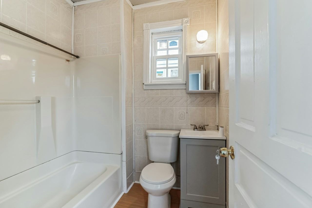 864 East Chelten Avenue, Unit 1 room - Photo 6 of 10