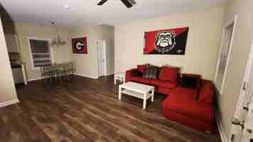 featured image of 376 Washington Dr