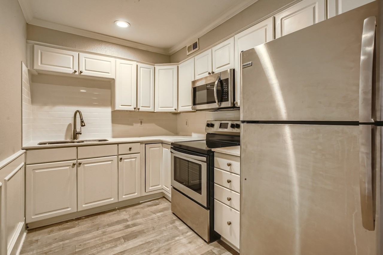 2144 Dunsford Terrace, Unit 4 - Photo 6 of 8