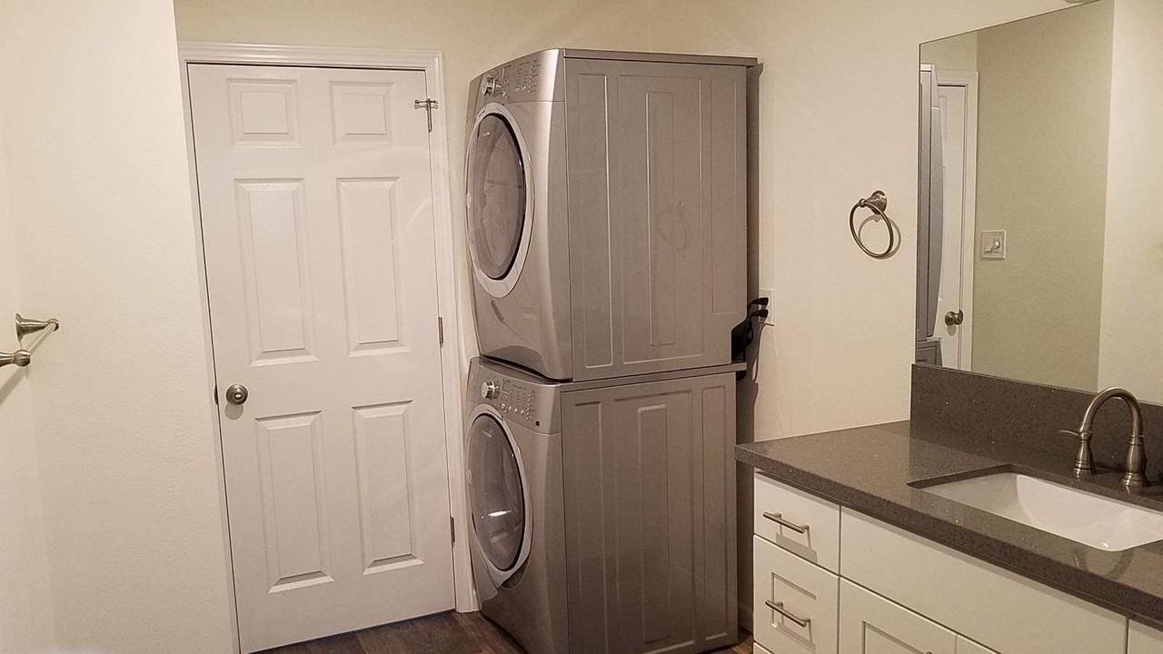 12726 Southeast Oatfield Road - Photo 7 of 16