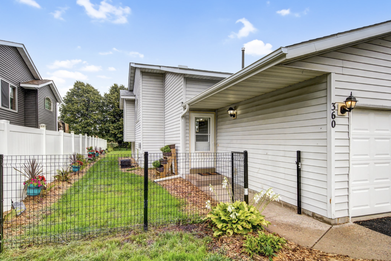 360 Cari Park Lane - Photo 2 of 10