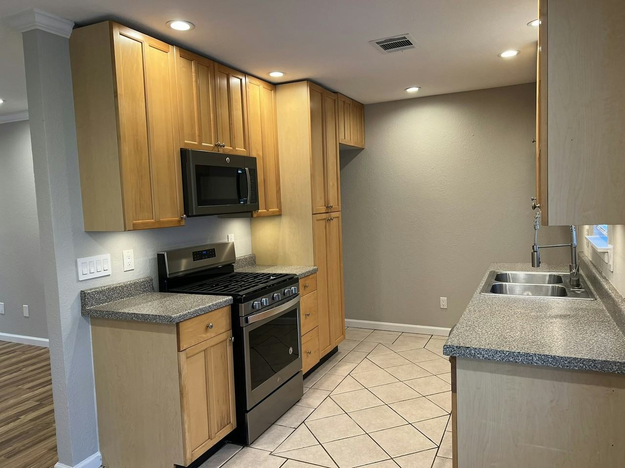 10622 Hermosa Drive - Photo 7 of 32