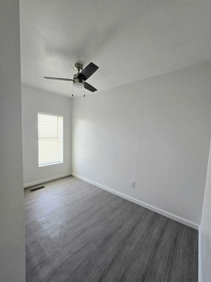 300 S 5th St, Unit A - Photo 3 of 5