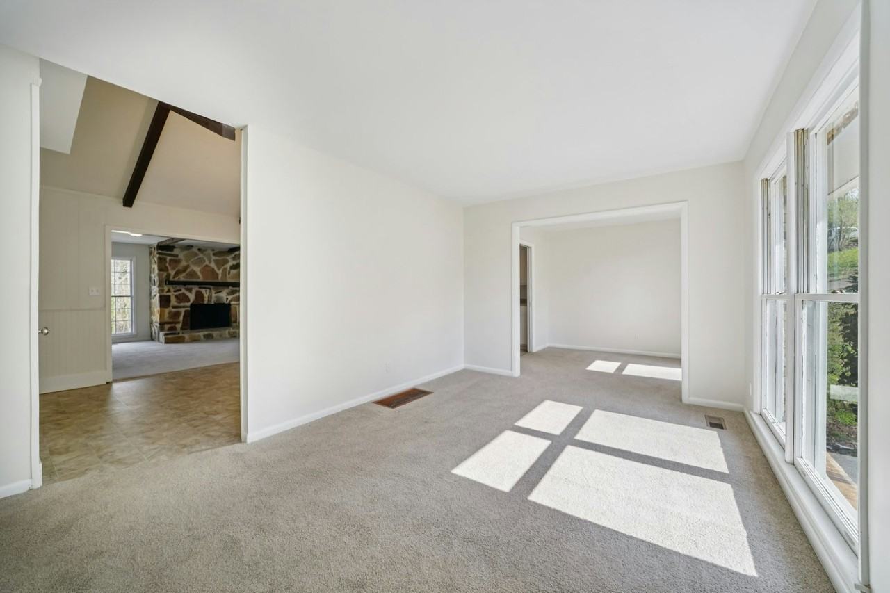 1409 Medina Lane - Photo 2 of 14