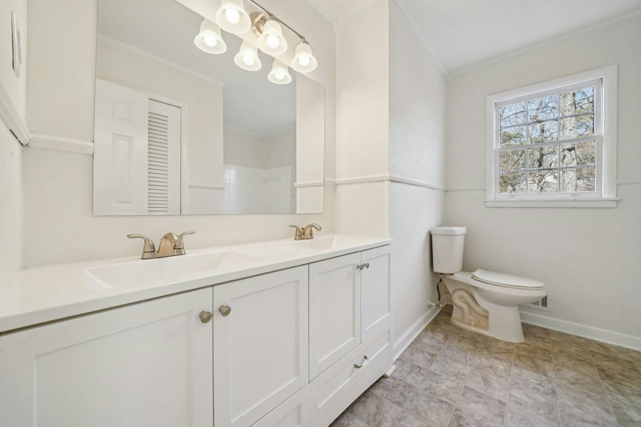 1409 Medina Lane - Photo 6 of 14